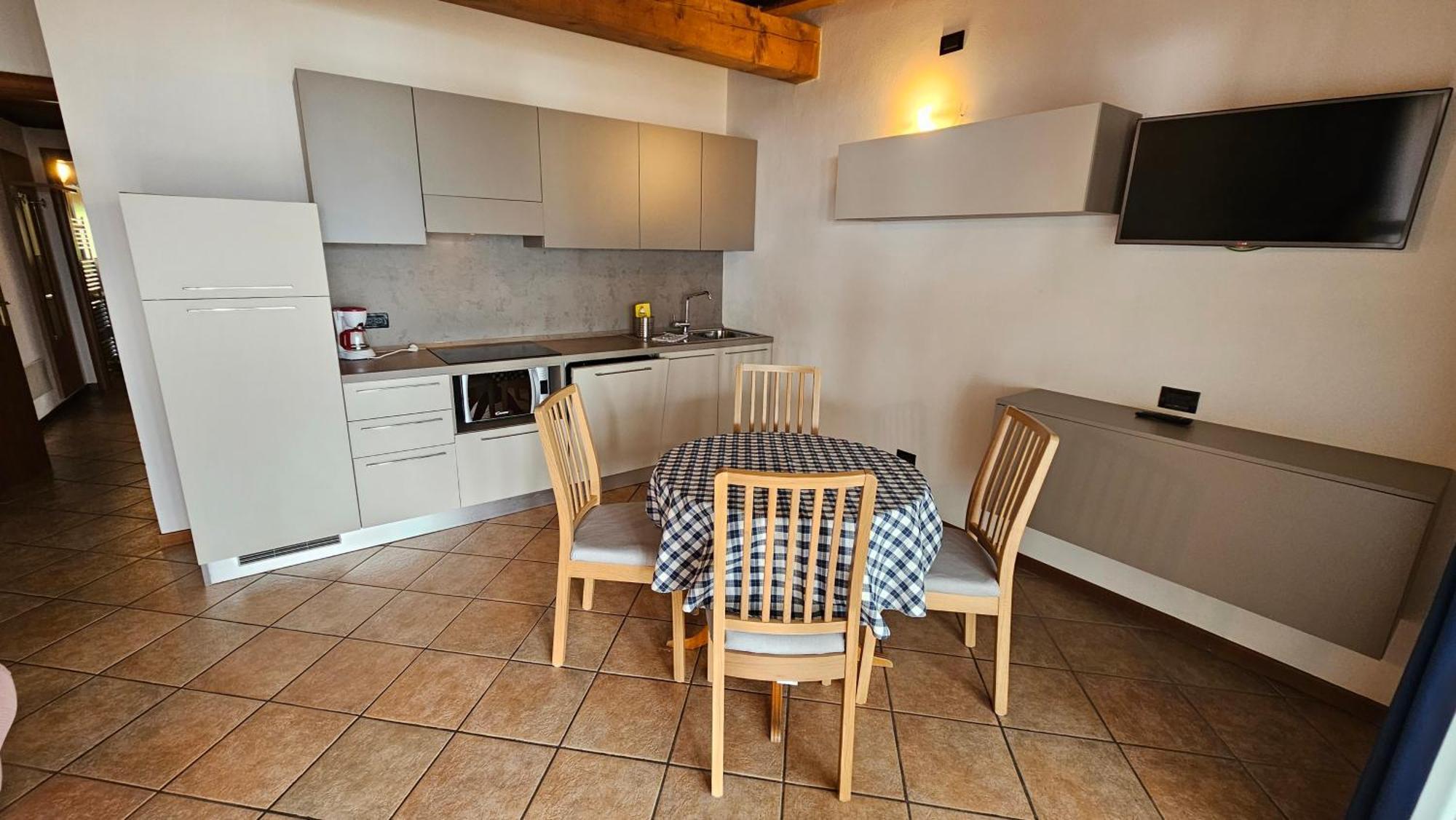 Residence Borgo Dei Limoni - Appartamenti Con Garage การ์ญาโน ภายนอก รูปภาพ